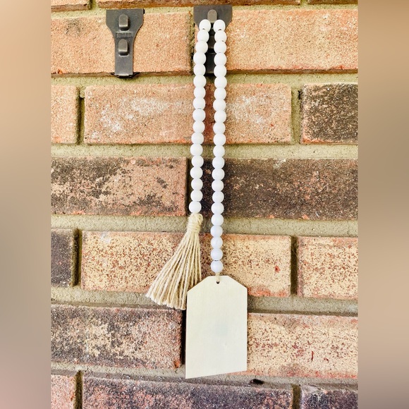 *White Beaded “Farm Fresh” Apple Tag Garland - Picture 7 of 13